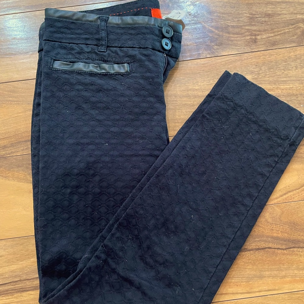 Black mid rise pants cartonnier